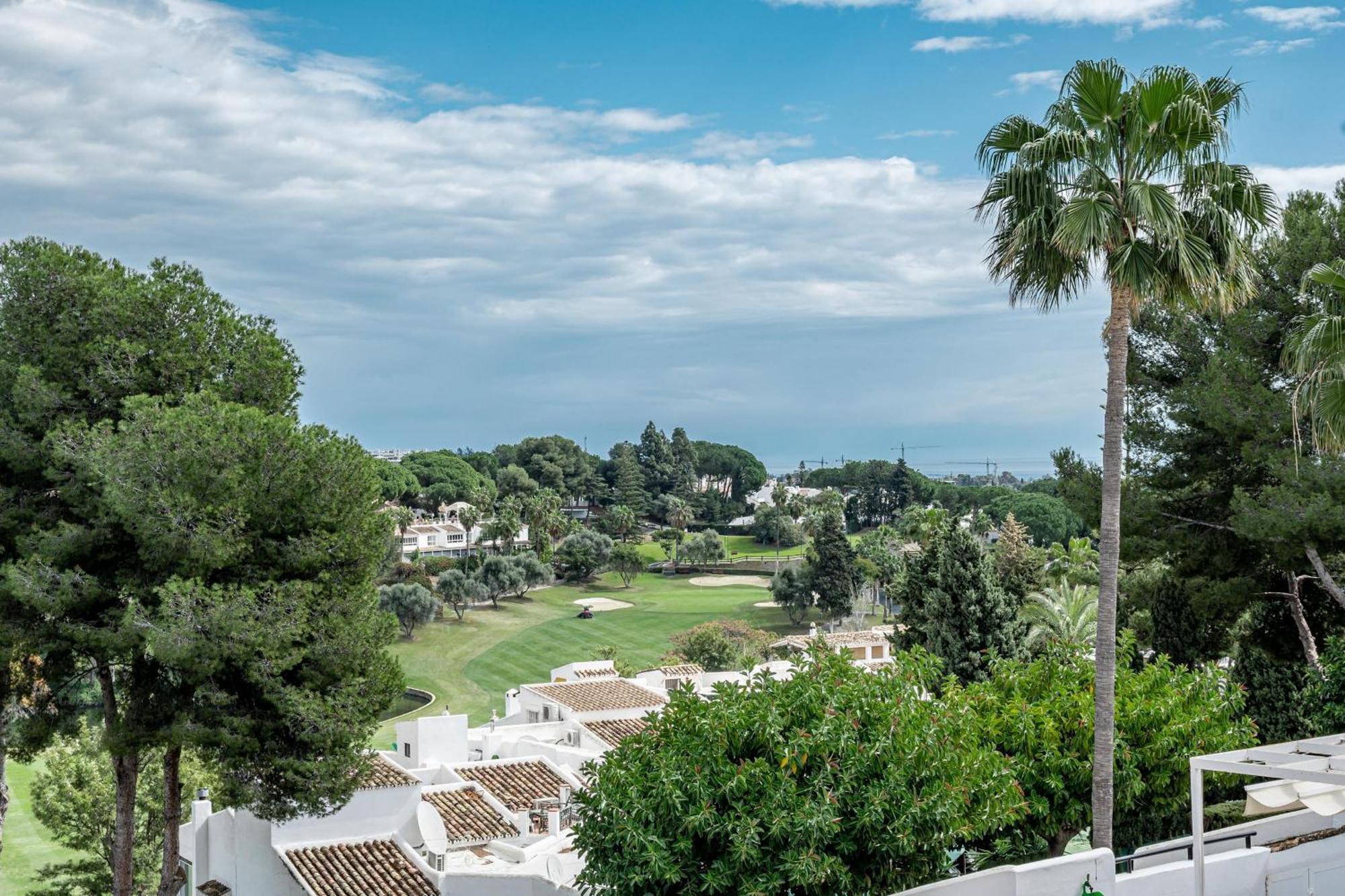 Fantastic 3 Bedroom Townhouse In Aloha Pueblo Close To The Golf Course And Has Amazing Mountain Views Marbella